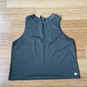 Vuori Feather Crop Tank: Olive
